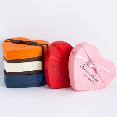 kopen Handgemaakte Custom Logo Papier Karton Valentijnsdag Hart Chocolade Doos Verpakking Met Divider online manufacture