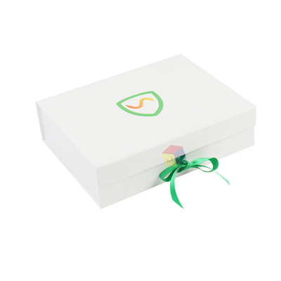 Logotipo blanco personalizado de cartón rígido de cierre magnético Ropa de cerradura de papel Cajas para vestidos Embalaje plegable con cinta